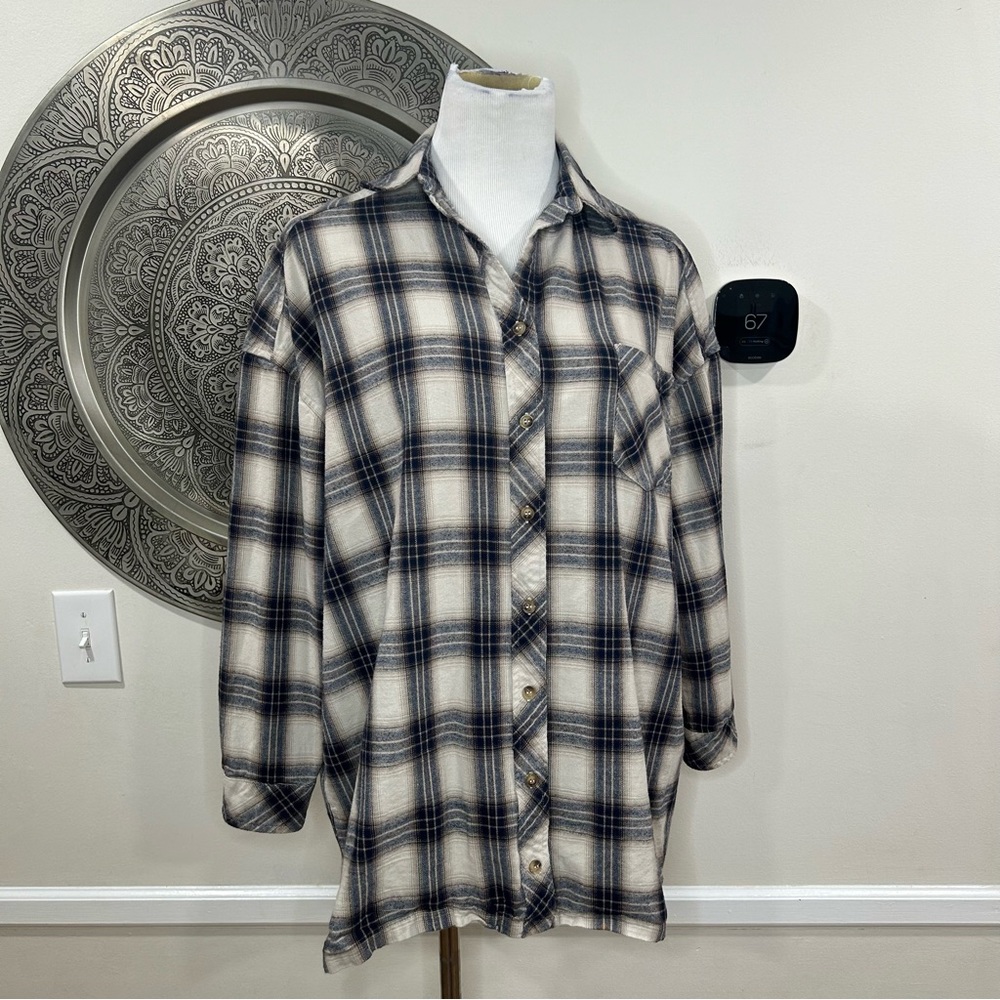 Lovers and Friends Blue and Ivory Plaid Flannel Size : Small - Picture 7 of 10